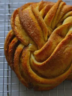 Estonian Kringle - A beautiful shaped loaf with cinnamon sugar