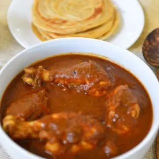 Varutharacha Chicken Curry