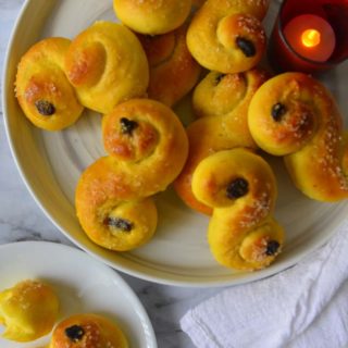 St. Lucia Buns , Lessekatter ot Lucia rolls - the swedish saffron buns