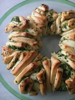 Parsley Garlic Wreath Bread - A fun loaf
