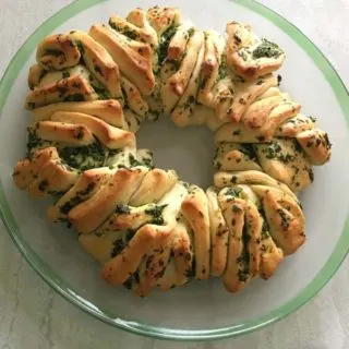 Parsley Garlic Wreath Bread