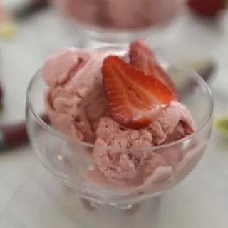 three ingredient strawberry frozen yogurt