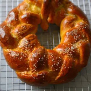 A Finnish Pulla wreath resting on the cooling rack