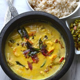 Coconut Based Shrimp Curry With Raw Mangoes