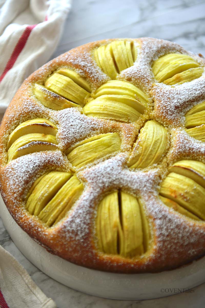 Vegan Apple Cake with Cinnamon Streusel - Bianca Zapatka | Recipes